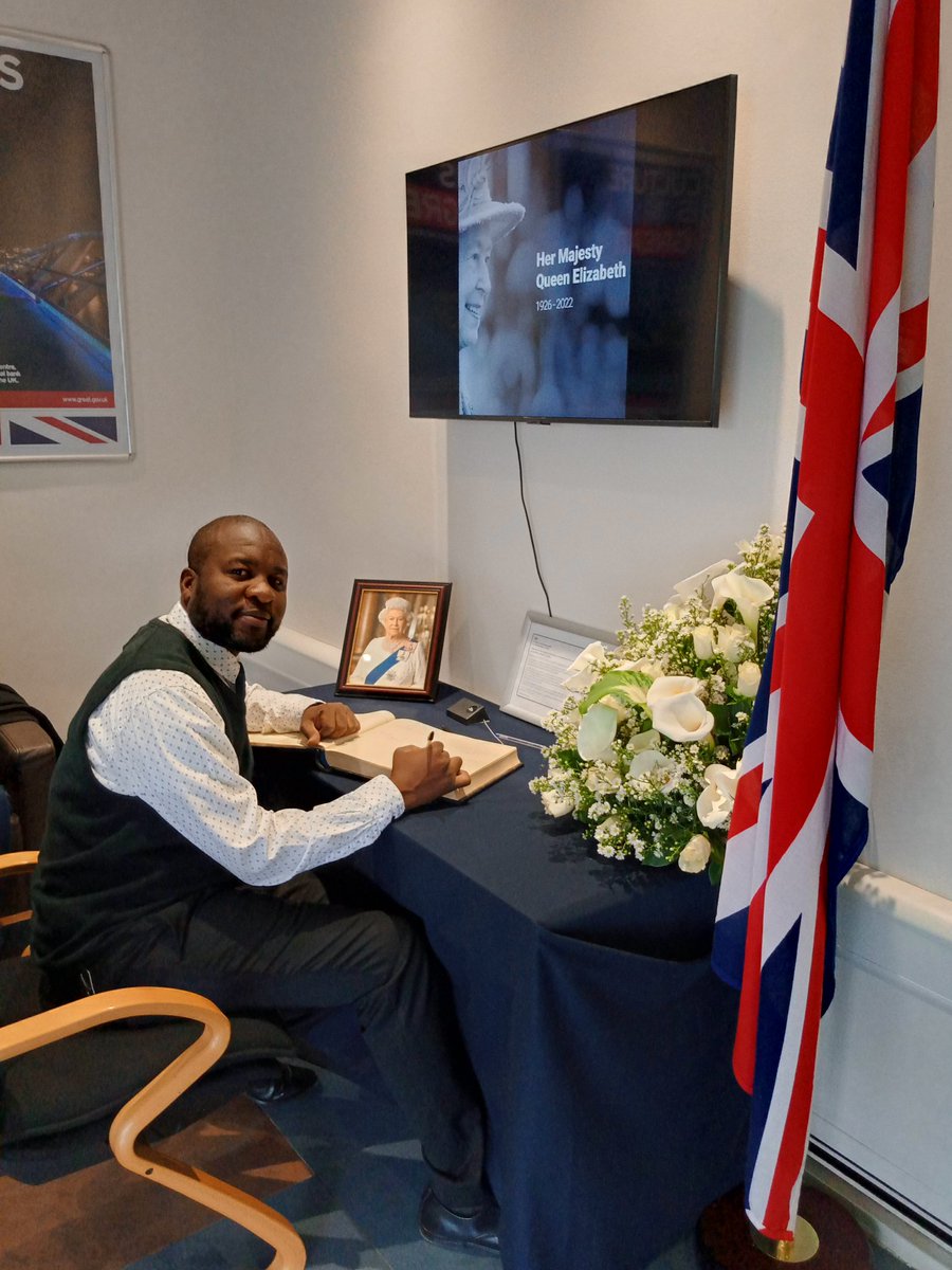 SmoothHands1's tweet photo. Queen Elizabeth II, You brought the power of your presence, your compassion and your position to some of the most vital humanitarian and political issues of our time. May your soul rest in peace 🕊️ https://t.co/Ejzu3k8dij