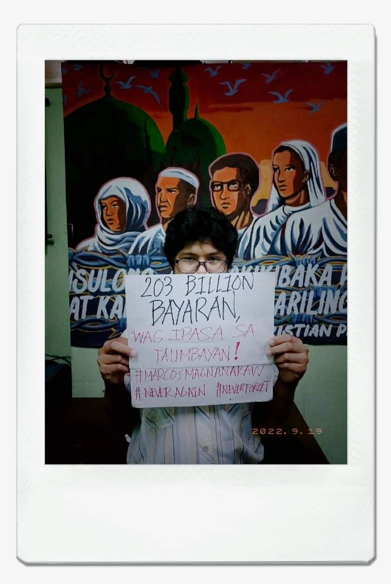KATRIBU_UPD's tweet photo. [ML@50 SOCMED RALLY DAY 1: EKONOMIYA]

MARCOS SR. AT JR. MAGNANAKAW, PAHIRAP SA TAUMBAYAN!

Ngayong dalawang araw na lamang ang nalalabi upang gunitain ang ika-50 anibersaryo ng marahas na batas militar ng rehimeng Marcos. https://t.co/vNTmJ7BGCt