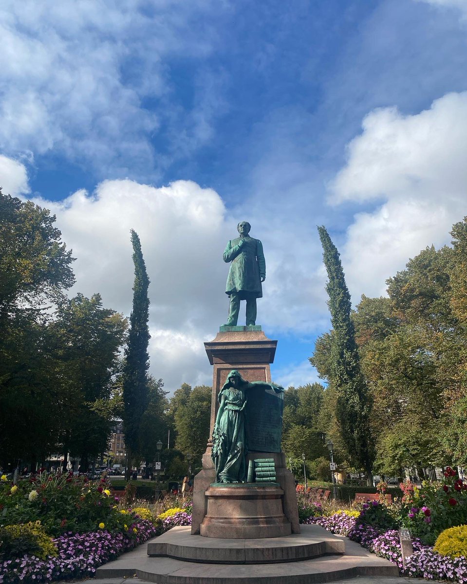 LIVANTER's tweet image. Still can’t wrap my head around these photos being 5 minutes apart😂 Absolutely adored Helsinki🇫🇮