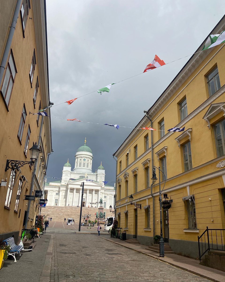 LIVANTER's tweet image. Still can’t wrap my head around these photos being 5 minutes apart😂 Absolutely adored Helsinki🇫🇮