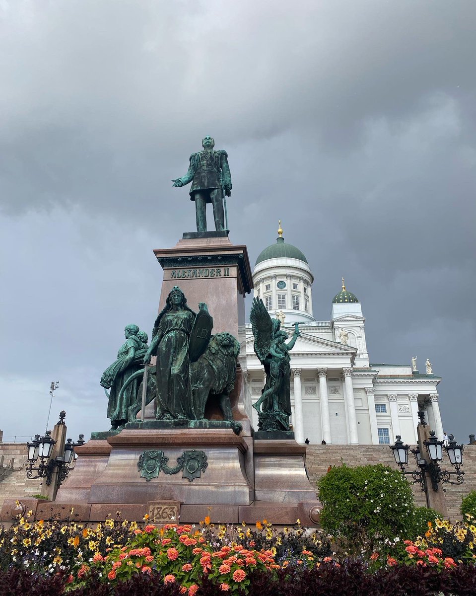 LIVANTER's tweet image. Still can’t wrap my head around these photos being 5 minutes apart😂 Absolutely adored Helsinki🇫🇮