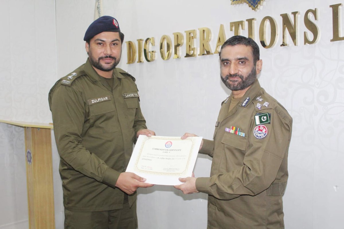 ڈی آئی جی آپریشنزلاہورافضال احمدکوثرکی طرف سےاچھی کارکردگی پرپولیس افسران میں تعریفی اسناد اورکیش ایوارڈ کی تقسیم۔
 "نیک نیت،نڈر،ایماندارپولیس افسران وجوان ہماراقیمتی اثاثہ ہیں۔شہریوں کی جان ومال کی حفاظت کے لئےمجرموں سے برسرپیکارجوان ہمارے لئےمشعل راہ ہیں"ڈی آئی جی آپریشنز لاہور
