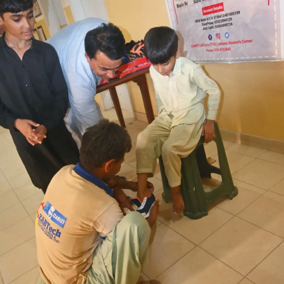 SzabistZabtech's tweet photo. Chairperson SZABIST Madam @BakhtawarBZ has generously donated footwear to ZABTech's flood relief camps. 
ZABTech Larkana has distributed the footwears amongst the children of flood affected families.

#SZABISTZABTechiTVE #zabtechlrk #donations #supportus #floodsinsindh https://t.co/hVRHdKZsiX