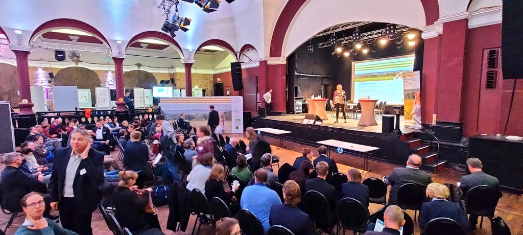SBartke's tweet photo. Regionale Produkte und regionale Kreislaufwirtschaft - spannende Einblicke in das was vor Ort für starke Regionen möglich ist, zeigt der Staffellauf der @BMBF_Bund Vorhaben heute bei @StadtLandPlus #SLP22 - mehr auch online unter https://t.co/yXydxtHfpA https://t.co/j2AztqFNm8