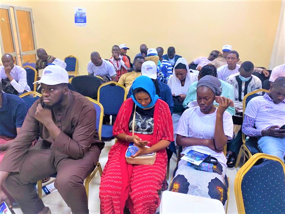Radio_RJS's tweet photo. La caravane nationale de sensibilisation des jeunes Maliennes et Maliens à @Radio_RJS a été lancée le 12 septembre à Bamako. Comme celles déjà organisées au Niger, en Mauritanie et au Tchad, elle doit permettre aux jeunes de la région de s'approprier pleinement le projet #RJS. https://t.co/9lmcDpVCl0