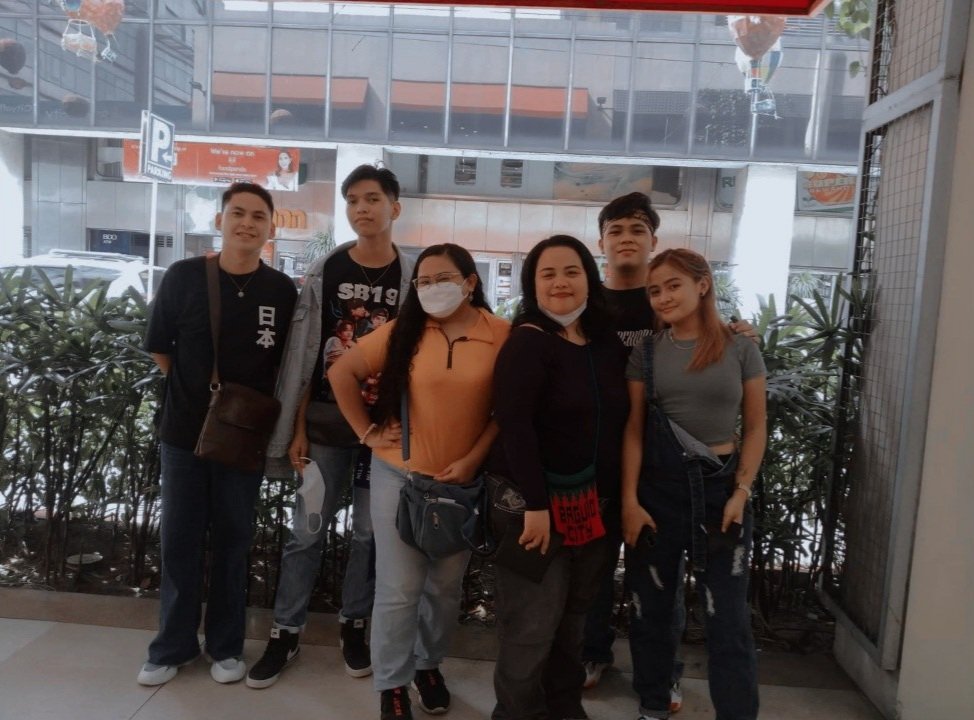 ZARACLACK's tweet photo. @ATINxTANtRoom mabubuo rin tayo! soon! 🤘🙌🙏

@emoprincess031 @BiasniJah @AtinPaulyn2 @anhsirKen
@pjrmpjrm

@SB19Official #SB19
#WYAT #WYATTour
#WYATTourManila 💠 https://t.co/0TxpWSeAaa