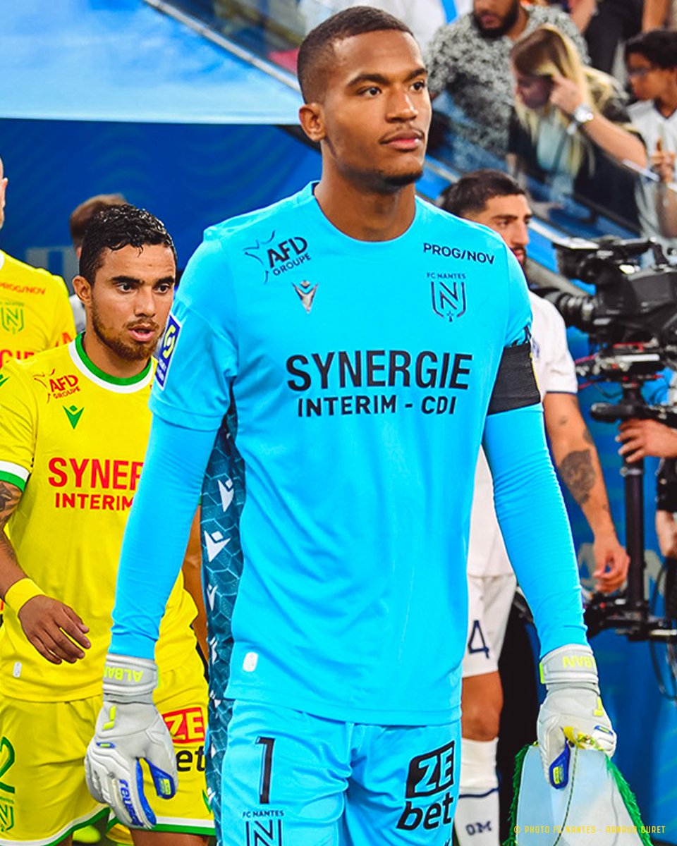 FCNantes's tweet photo. 🌎🇫🇷 

@AlbanLafont 𝘀𝗲́𝗹𝗲𝗰𝘁𝗶𝗼𝗻𝗻𝗲́ avec l'@equipedefrance pour la première fois de sa carrière, suite au forfait d'Hugo Lloris. 

Bravo Alban. https://t.co/c53eBgGuzW
