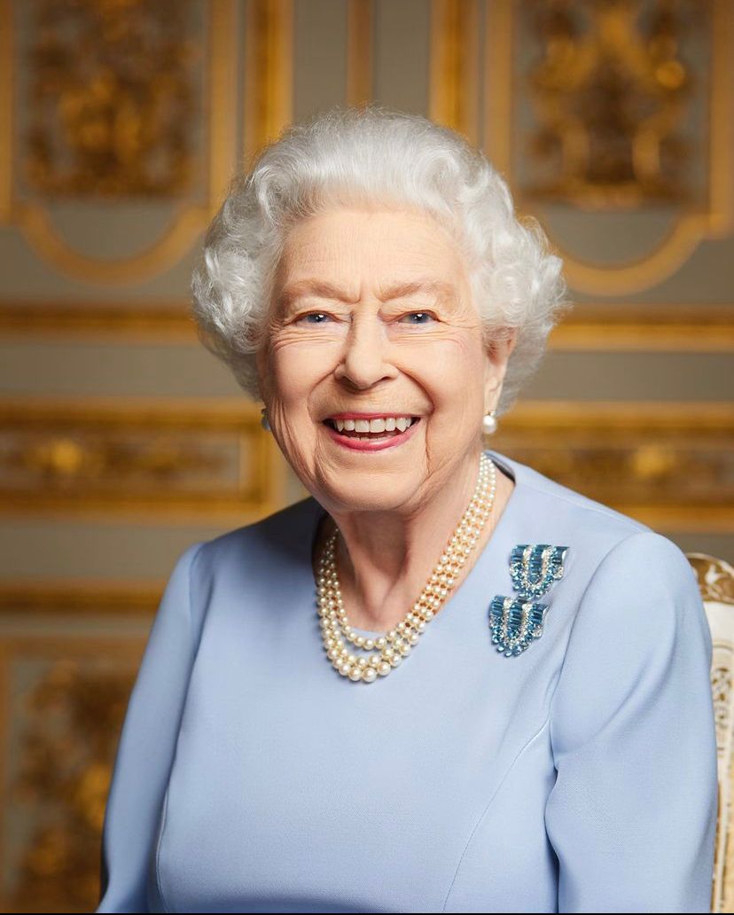 NewWayTuition's tweet photo. Today, along with millions of others, we will be paying our respects to Her Majesty The Queen. 🤍
This incredible photo was released ahead of her funeral.
What an incredible woman she was.👑
#MotivationalPeople #queenelizabeth #ripqueenelizabeth #queenelizabethii #adayinhistory https://t.co/0GLV0jXJqf