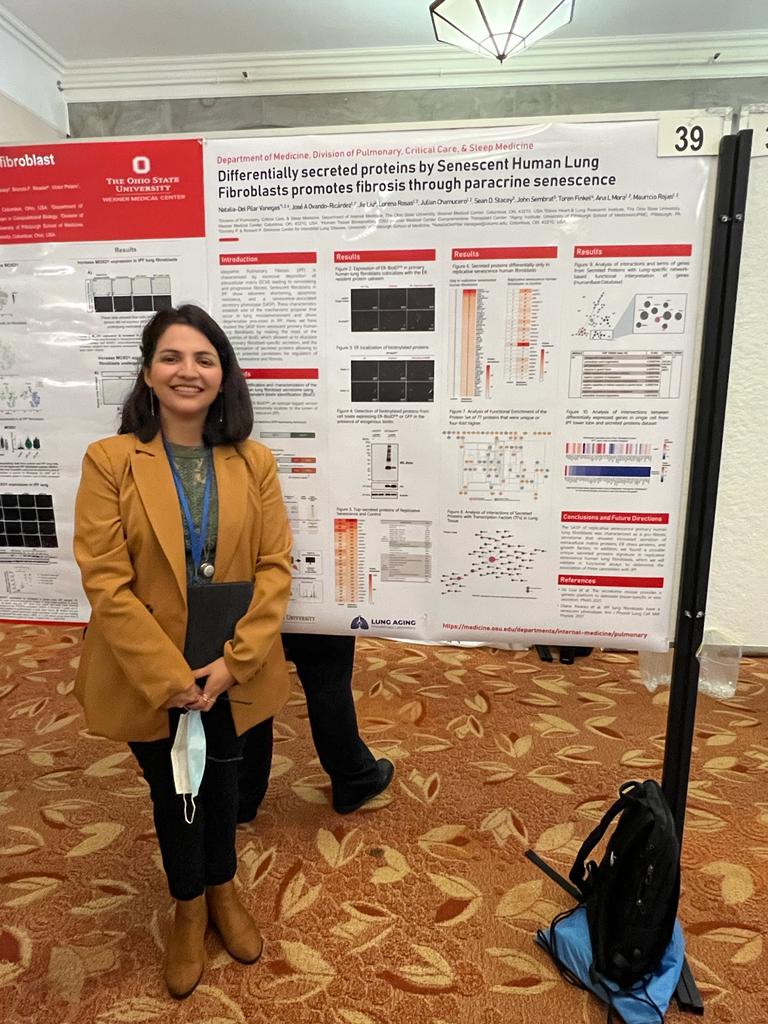 MR_AgingLab's tweet photo. We continue celebrating #HispanicHeritageMonth 
Meet our postdoc @natavaneg Natalia is from Colombia🇨🇴she is a Nutritionist and Dietitian, with a Master in Biochemistry and a PhD in Biomedical Sciences from @UNALOficial https://t.co/iu882O911x