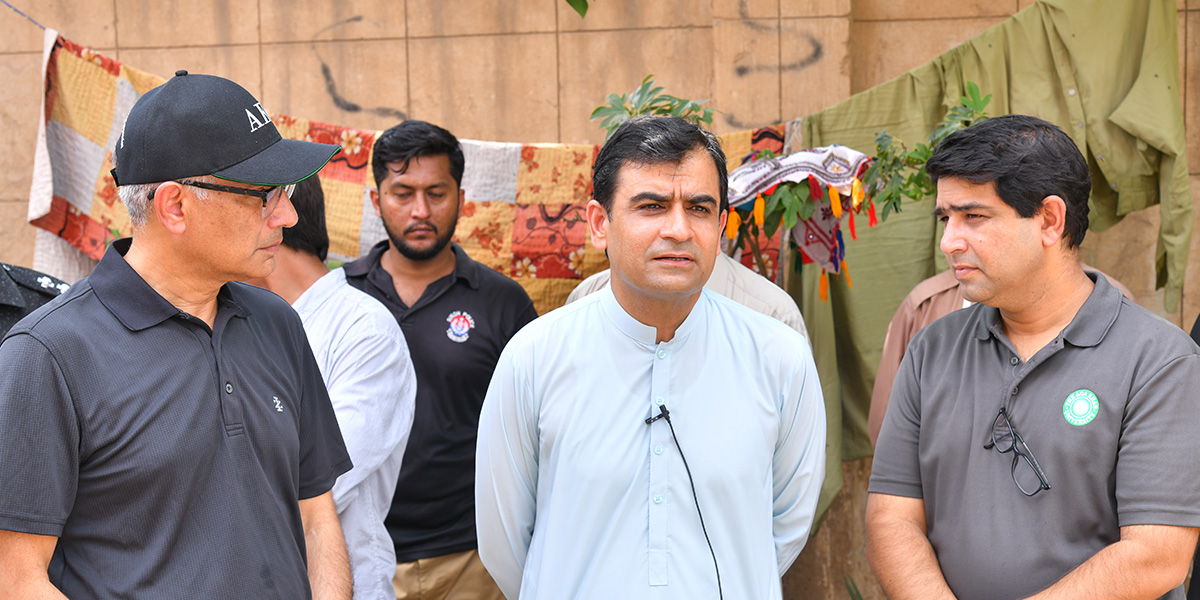 AKUGlobal's tweet photo. As thousands of flood-affected people reach Karachi, local administration and AKU collaborate to facilitate them in the relief camps.

AKU’s healthcare camps provide care to 80,000 and distribute medicines of Rs 120 million https://t.co/V5OTwf3uPr

#FloodsInPakistan #AKUResponse https://t.co/0T9oEn99rT