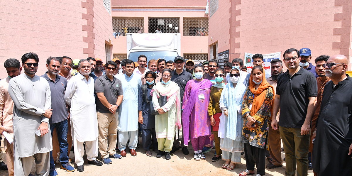 AKUGlobal's tweet photo. As thousands of flood-affected people reach Karachi, local administration and AKU collaborate to facilitate them in the relief camps.

AKU’s healthcare camps provide care to 80,000 and distribute medicines of Rs 120 million https://t.co/V5OTwf3uPr

#FloodsInPakistan #AKUResponse https://t.co/0T9oEn99rT