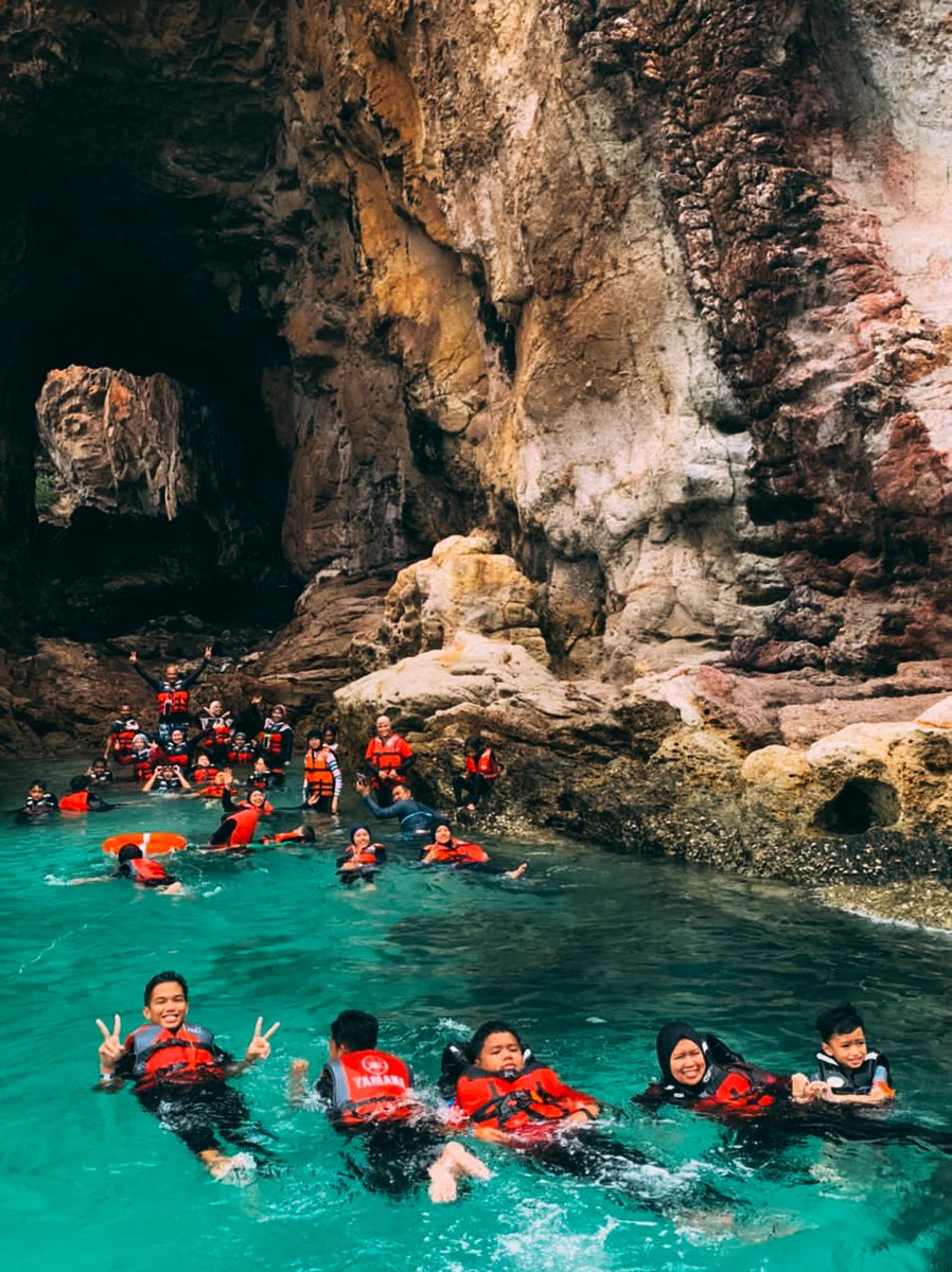 Cave Adventure.
Termasuk dlm pakej trip RAWA. 

📍Pulau Harimau, Mersing Johor. 🐅🏝️

#pulauharimau #caveadventures #thecave #adventure #touristattraction #xplorejohor #malaysiatruelyasia #hiddengems #Yokroundjohor #majesticjohor #triprawaAdda