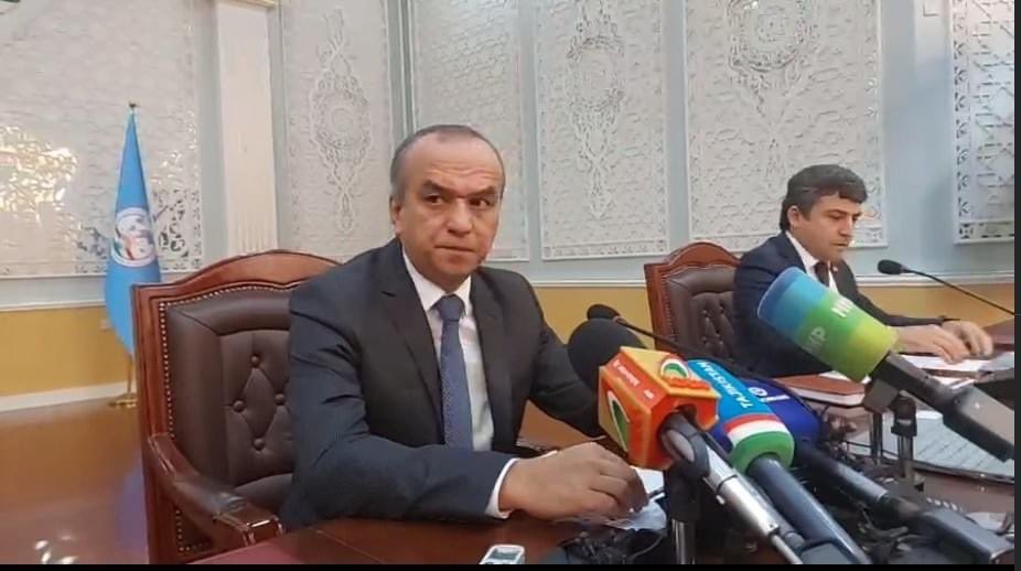 baielhan's tweet photo. "Бир күндө 140 миң адамды эвакуациялап кетүү мүмкүн эмес" дейт. 

Ай, бир түндө бийликти алмаштырган элбиз, бир эле жолу дагы эмес причём. https://t.co/JK24Y2aW99