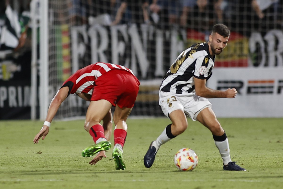 CDCastellon's tweet photo. 📸 Galeria fotográfica @cdcastellon vs Bilbao Athletic (2-0)

⚪️⚫️🆚⚪️🔴

ℹ️ https://t.co/99s1nWpNut

#PPO100👂 https://t.co/o0tZHQ4fpA