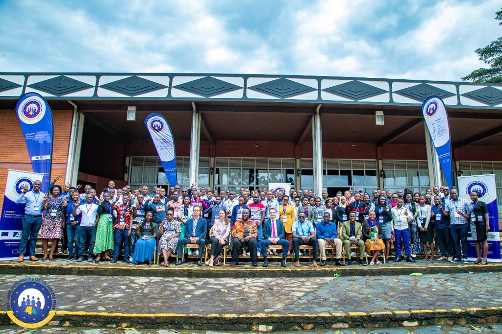 visionjeunesse2's tweet photo. The participants will talk about peace and roles of youth regionally in regards to conflicts and their engagement. The event brought together the youth initiatives from Rwanda, Tanzania, Uganda and DRC. https://t.co/yDqRCsFUHI