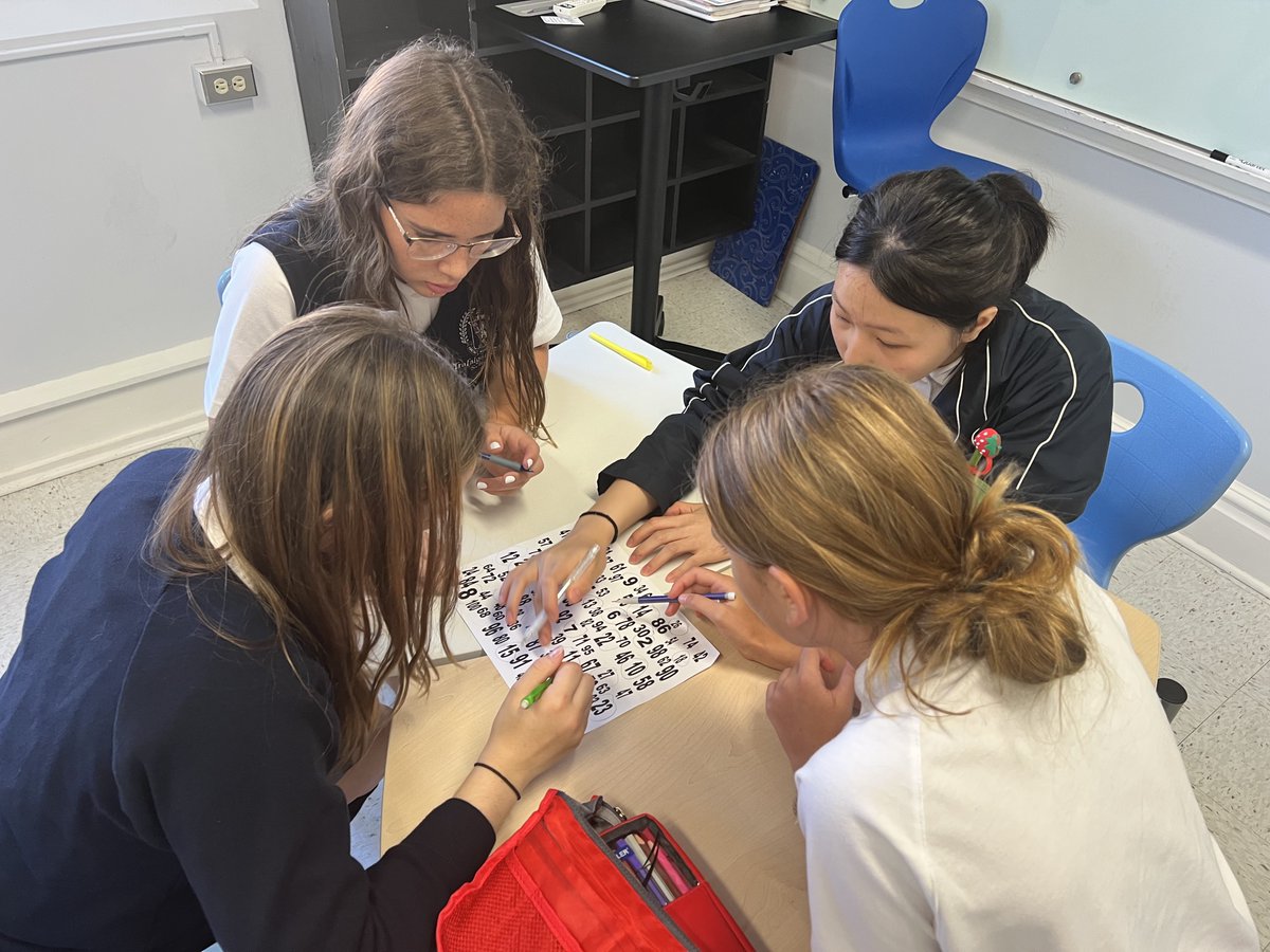 trafalgarcastle's tweet photo. During math class last week our Grade 8 students exercised their team building skills while completing the popular Math 100 Numbers activity #academics #math #collaboration #teamwork https://t.co/RByHf4KVyB