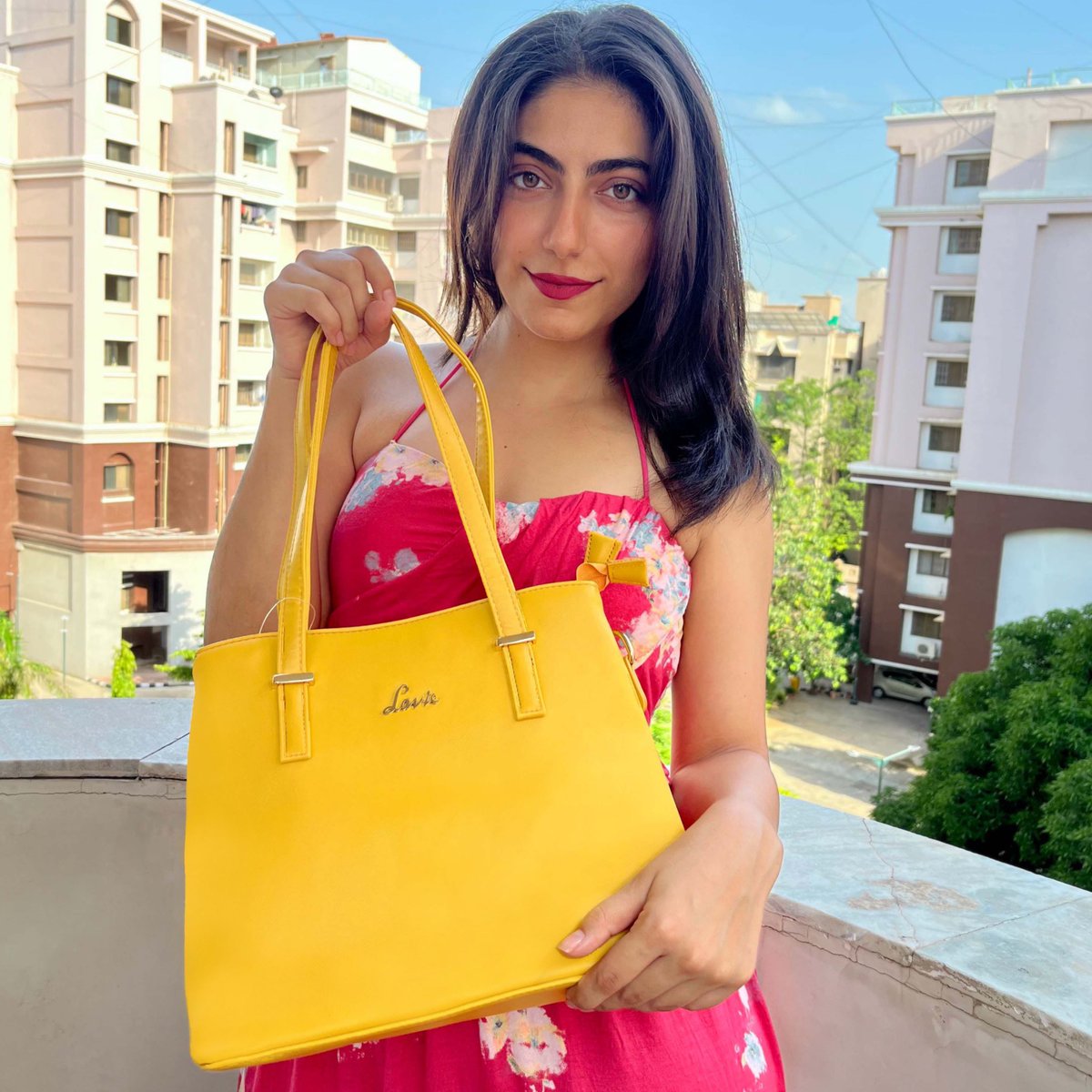 ✨#GIVEAWAY ALERT ✨ A lil colour therapy never hurt nobody 🤩 . Follow these steps to win a GORGEOUS #laviebag 👜 1️⃣ Like & save the last 3 post 2️⃣ Follow @lavieworld ✨ 3️⃣ Tell us how would you style our ocher #Odiase satchel 💛 4️⃣ Tag 3 friends & ask them to participate