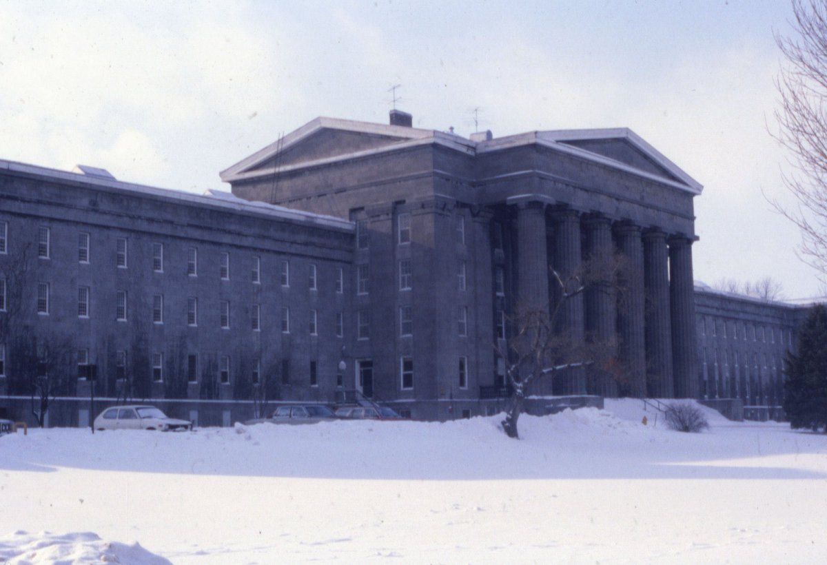 spookyshit_pod's tweet photo. New episode out now! This week we’re talking haunted hospitals, beginning with Utica Psychiatric Center 👻 Use the link in our bio to hear about the history of this building and the ghosts that supposedly haunt it! https://t.co/9riJMNM85o