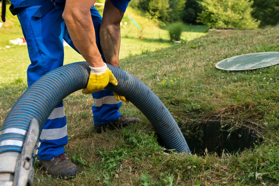 StateHealthIN's tweet photo. #DYK? 💡 1 in 5 U.S. homes have #septicsystems. Maintaining your septic system protects #publichealth by reducing the risk of harmful diseases and exposure to pathogens through drinking water.

Keep you, your family and your community safe: https://t.co/1nRw5sXgeJ https://t.co/9TkODQ9Fl0