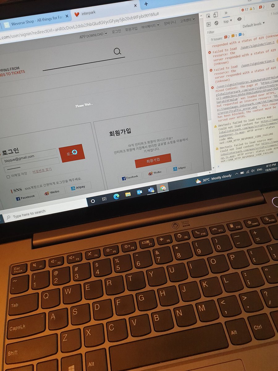 biqque's tweet photo. @BTStranslation_ Until now, still at the login page looking at the source code error 429 pffft! https://t.co/H3ViFV9deT