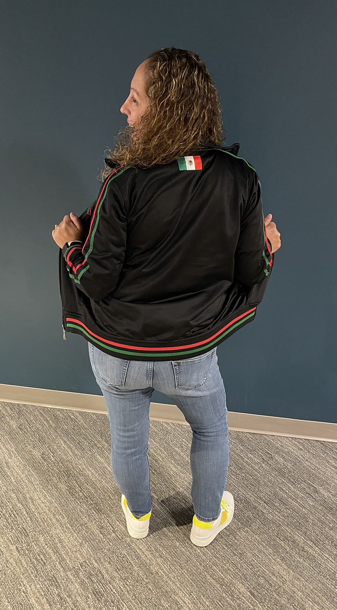 mlozanoD76's tweet photo. With the start of Hispanic Heritage Month and then right away Mexican Independence Day the following day, I couldn’t help but get my students pumped and celebrate with them! ¡Qué viva la Raza! #d76diamonds #sparkleon https://t.co/V5GL6JGwPR