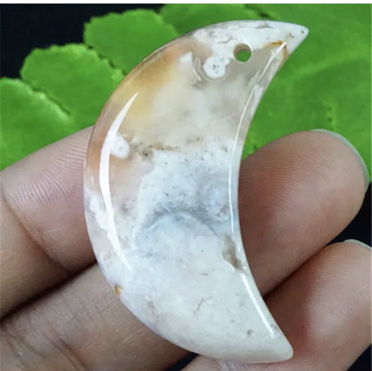 ImagineThis704's tweet photo. Looks like a guitar pic … it is not
Looks like a crescent moon…it is not #peaceROCKS!!! #Onlevels
 #DendriticAgate vibes. 
Make it a #marvelousMonday! 
🌞🧘🏽☮️ https://t.co/opb6RxjTsQ