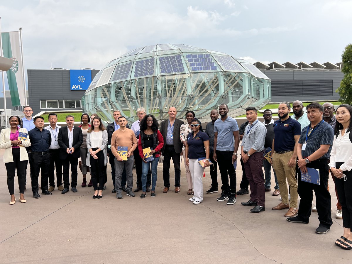 ONUDI_ALC's tweet photo. Delegación del Clúster Bloom Cleantech de Barbados🇧🇧 asistió a la 5ª reunión del Comité Directivo de la Red mundial de Sistemas Regionales de #Energía Sostenible #GNSEC y realizó un viaje de capacitación en #Austria, coordinado por la #ONUDI.
Conoce más 🔗https://t.co/Ez8CicBU2x https://t.co/eyGq4ukKnW