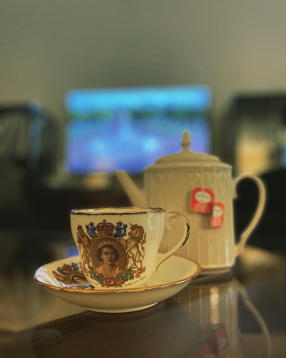 Ashley_B_Eason's tweet photo. Last year, some of my great grandmother’s belongings were passed down to me, including a fabulous collection of tea cups. They had been packed away in boxes for decades, and today many of them are displayed in my home. (1/4) https://t.co/lUSKR4opyK