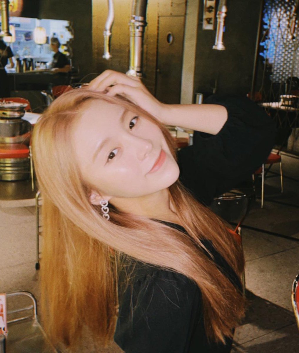 chesh7re's tweet photo. elkie replied a reference for clc's hobgoblin due her blonde return 🥺💕 https://t.co/0QJ66OiGI2