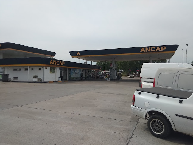 Se metió a una estación de servicio a golpear a otro hombre y la policía lo atrapó en el lugar