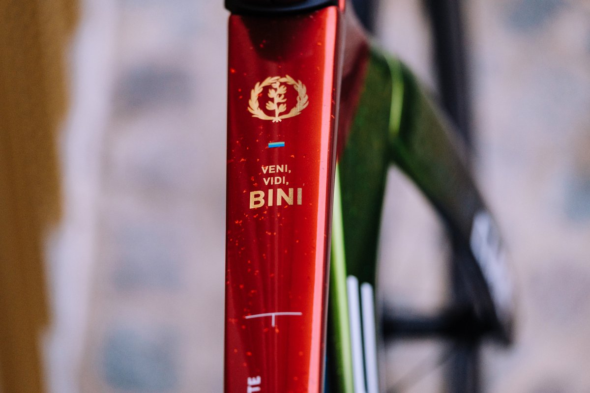LottoIntermarch's tweet photo. Biniam Girmay will compete in the World Championships with a custom CUBE Litening C:68X painted in the colors of Eritrea 🇪🇷

📸 @cyclingmedia_ag 
#Wollongong2022 #VeniVidiBini https://t.co/N0adXr4tkH