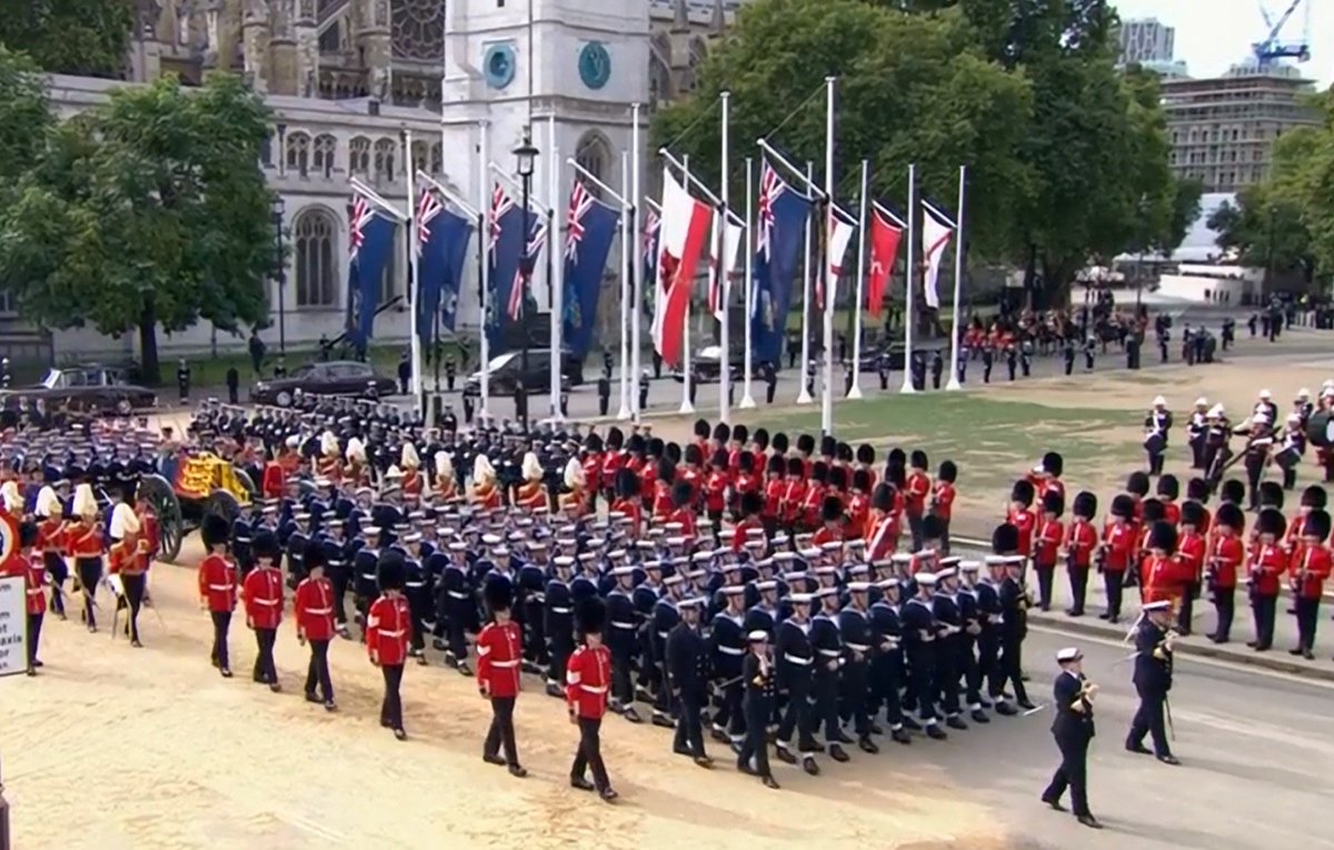 FalklandsRepUK's tweet photo. The coffin of HM Queen Elizabeth II passes the Falkland Islands flag and those of the other UK Overseas Territories and Crown Dependencies.

@UKOTAssociation | @FalklandsGov | @GHFalklands https://t.co/mpu1XUKXeE