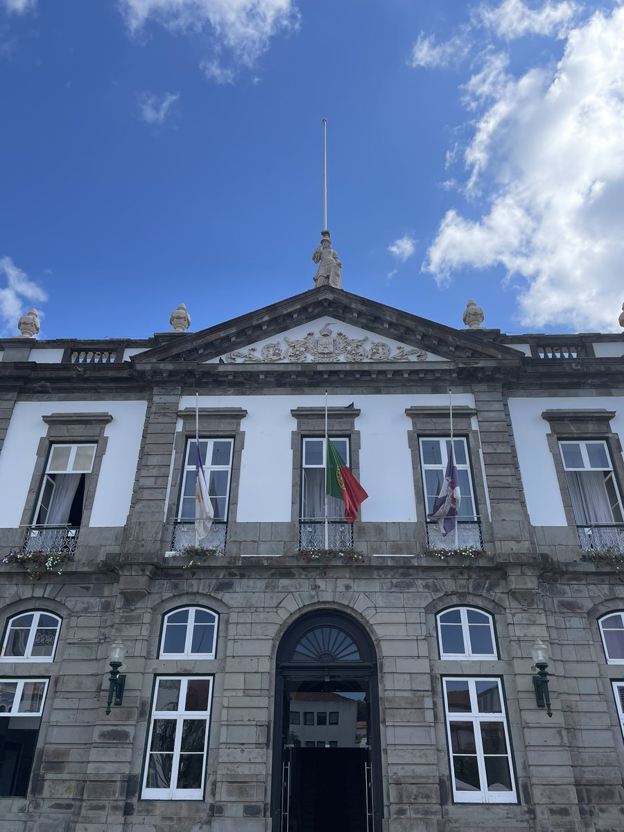 Flags of Portugal, the Azores and Terceira at half mast to mark the death of Her Late Majesty Queen Elizabeth II. 🇵🇹🤝🇬🇧 #ukinportugal