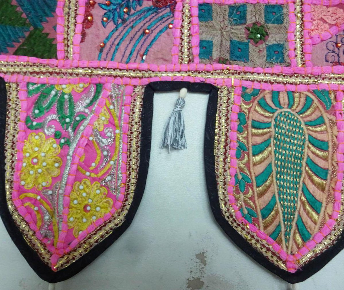 www_hutse_com's tweet photo. #handmade #onlineHandicrafts #hutse #indian #handicraft #ebay #DoorValance #HomeDecor #wallHanging #vintage #wallart #walldecor #decor #cotton #artforsale #patchwork #smallbusiness #crafts #instagood #beautiful #artwork #door #VC42
https://t.co/687YqoWovm https://t.co/vnJCaKVC9f