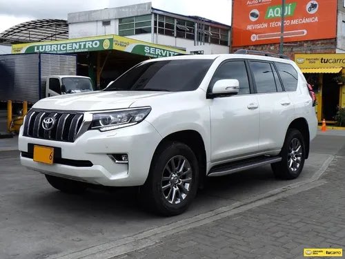 hyperconectado's tweet photo. Por qué los dueños de estos carros son tan cerdos?  Uno ya sabe que lo van a cerrar o intimidar https://t.co/7j1t6rGOCQ