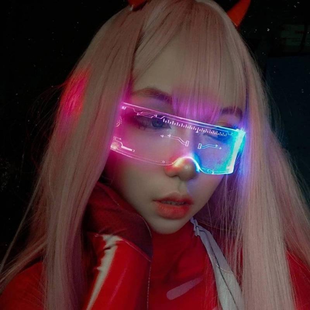 electronicssee1's tweet photo. LED Luminous Sunglasses Vintage Punk Goggles Men Women Fashion Party Christmas Colorful Light Up Glasses Shades UV400

 #hack #nerd

https://t.co/VAradUzi46 https://t.co/vzQ0mFQCl6