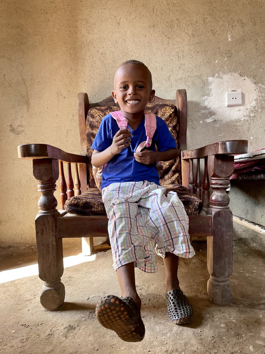 UNICEFmena's tweet image. 6-year-old Adam is excited to start the new school year in #Kassala, #Sudan and has his school bag ready!  

Repeated school closures have put the education of almost 7 million children in #Sudan at risk.  

It is key that schools reopen now &amp;amp; remains open.