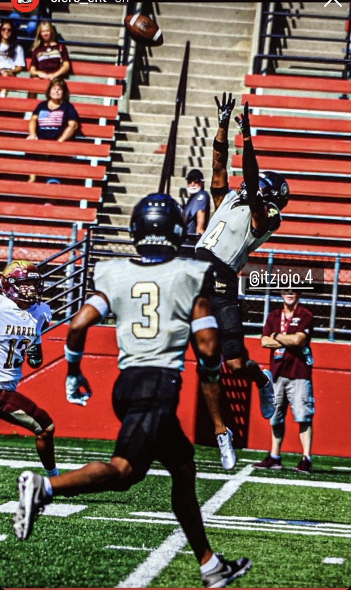 JosephEGarcia1's tweet photo. NO FLY ZONE ✈️🚫🚫🚫🙅🏾‍♂️@K_Rich30 @Rocco_DiMeco @CoachRCooper @GoMVB @HCHawksFootball https://t.co/5HE4ENjhZv