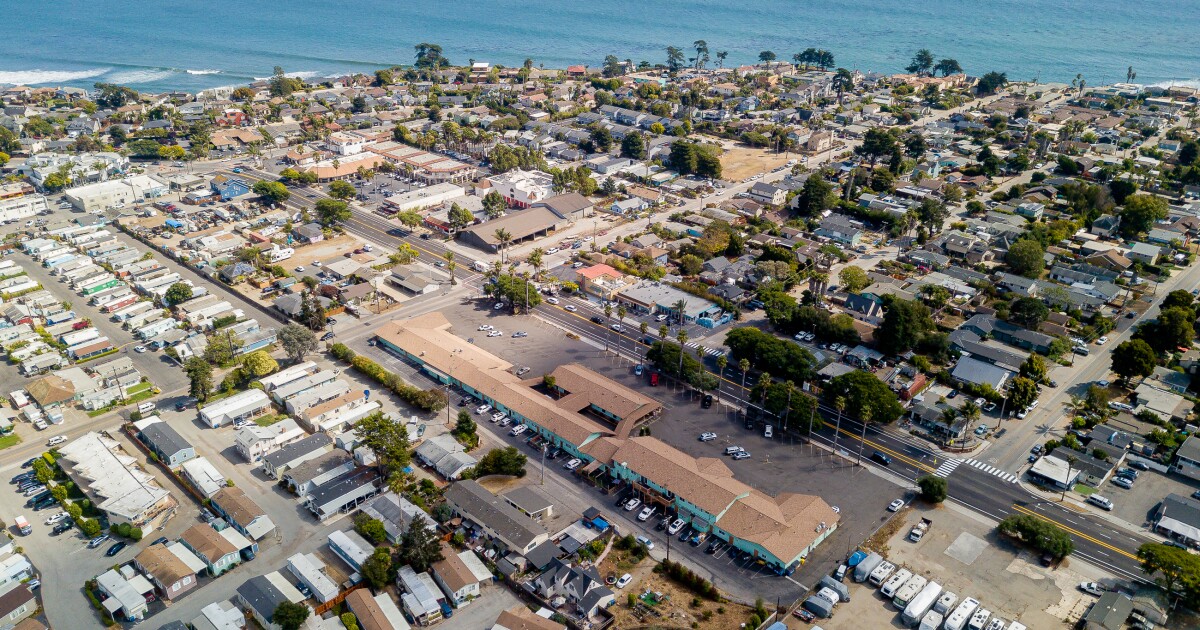 LookoutSCruz's tweet photo. As Pleasure Point braces for change, its development issues resonate all over Santa Cruz County https://t.co/sWXSR41pvZ via @MarkConley https://t.co/oeh9L9s0Zx