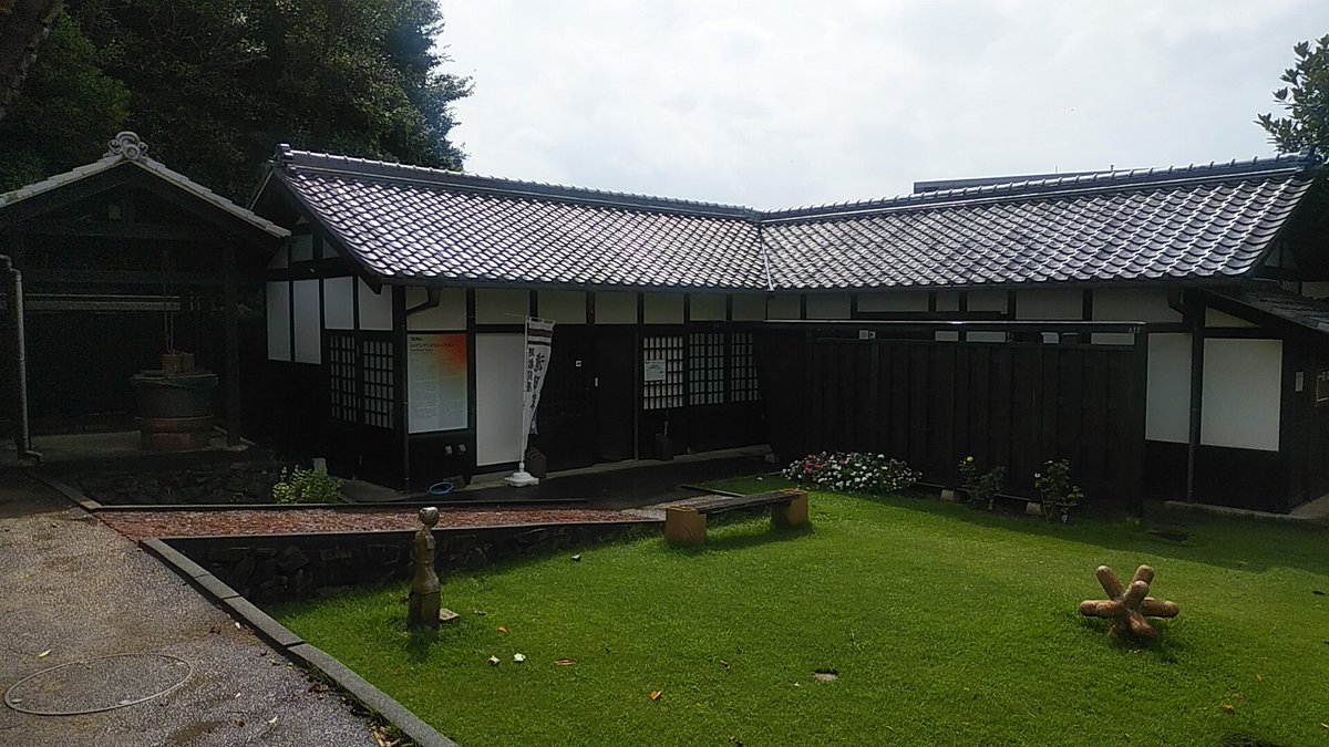 昼間は昨日観た「泣きたい私は猫をかぶる」が面白かったので聖地巡礼してきた。 