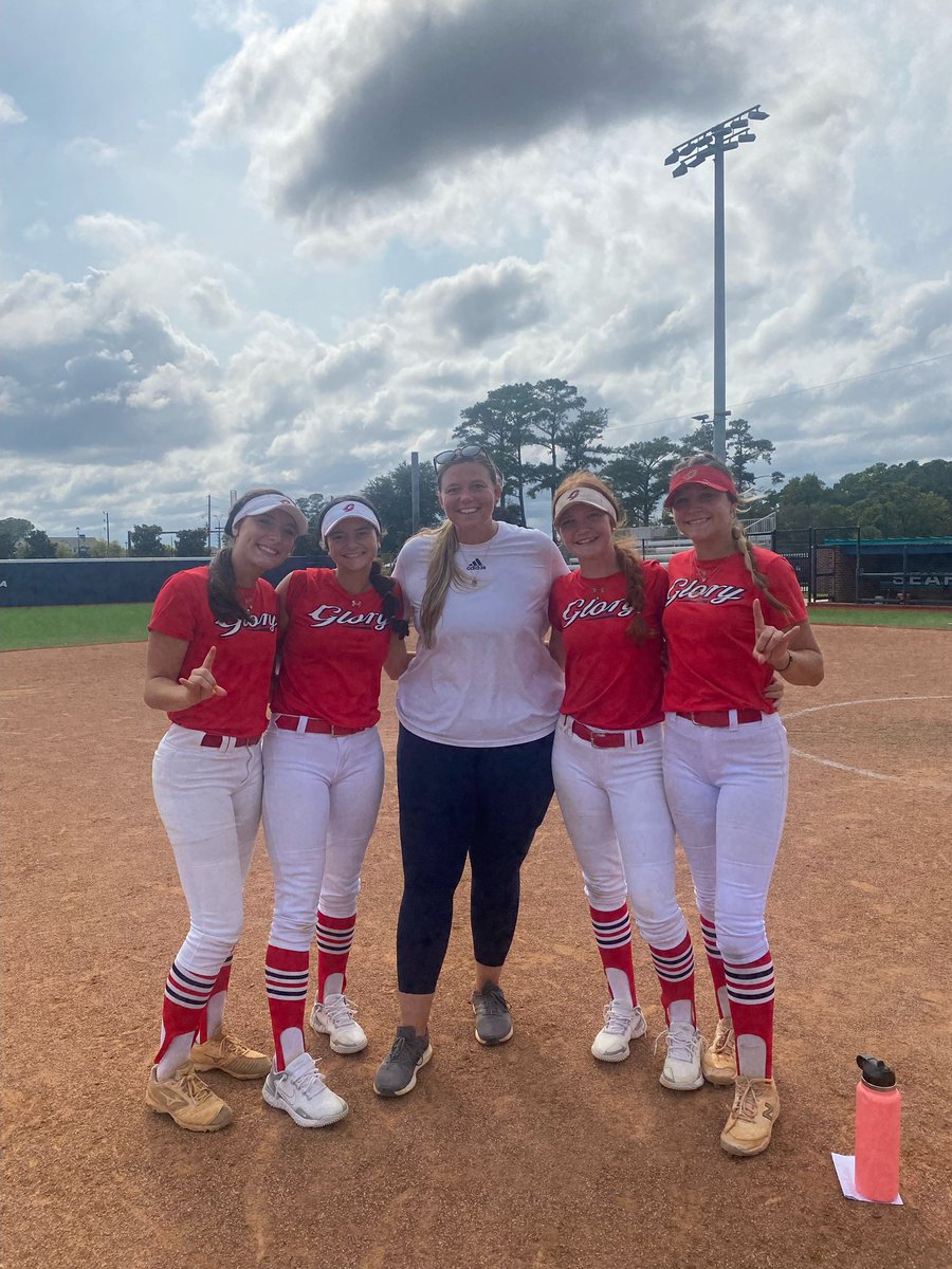 RoebuckHaven's tweet photo. Had a great time at both Virginia Wesleyan and UNCW this weekend. I got great feedback and loved the players and coaches! Can’t wait to go again! @UNCWsoftball @vwu_marlins #GoGloryGo https://t.co/JaM4oNRHbw