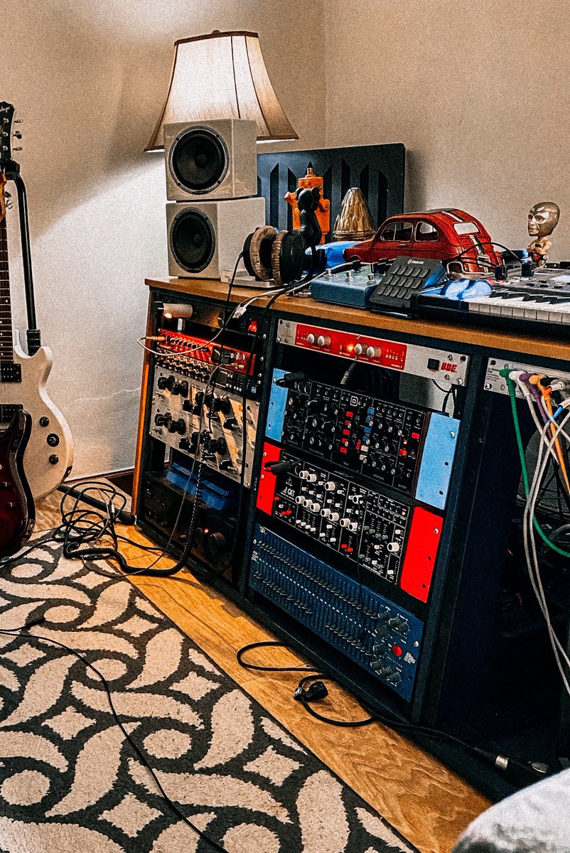EMASOUND's tweet photo. La música tiene una parte importante en mi vida.
#EMASOUND https://t.co/aDANfDn2fk