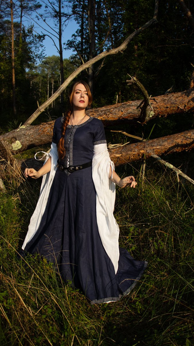 RivumAsh's tweet photo. 🍂Gabrielle my newest Character🍂
Still some tweeking and changes for costuming for her, but this beautiful Archeress dress from @Armstreet is a stunning start.
LARP: Sidereus
#armstreet #armstreetcom #sidereus #sidereuslarp #larp #larper #larpers #larping https://t.co/uPF4P0b4WO