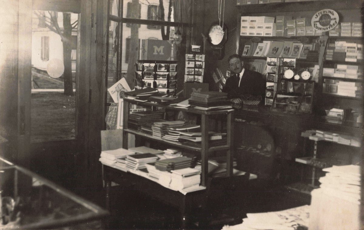 ClementsLibrary's tweet photo. It's Homecoming Week, #UMich! 〽️
This year, @UMich Homecoming is also Parents Weekend! Visit the #ClementsLibrary to "a-maize" your guests with treasures from American history in our stunning 1923 building. https://t.co/3W4sRg3PIk https://t.co/KulRU7Qoxy