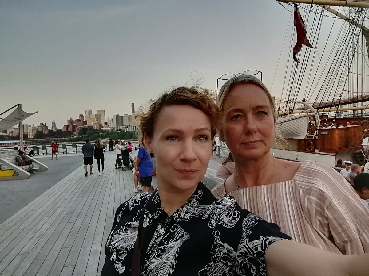 Woeldike's tweet photo. Med @PlanBornefonden CEO @dorthe10 til @DanskErhverv VIP reception i NYC på Skoleskibet DK. Tak til @BrianAMikkelsen @jesbc @SFrissLarsen og resten af teamet samt besætningen for en forrygende aften. God vind i sejlene til jeres nye kontor i NYC 💪 #dappdk
#UNGA77 #dkpol #dkaid https://t.co/EI3ghiYf9o