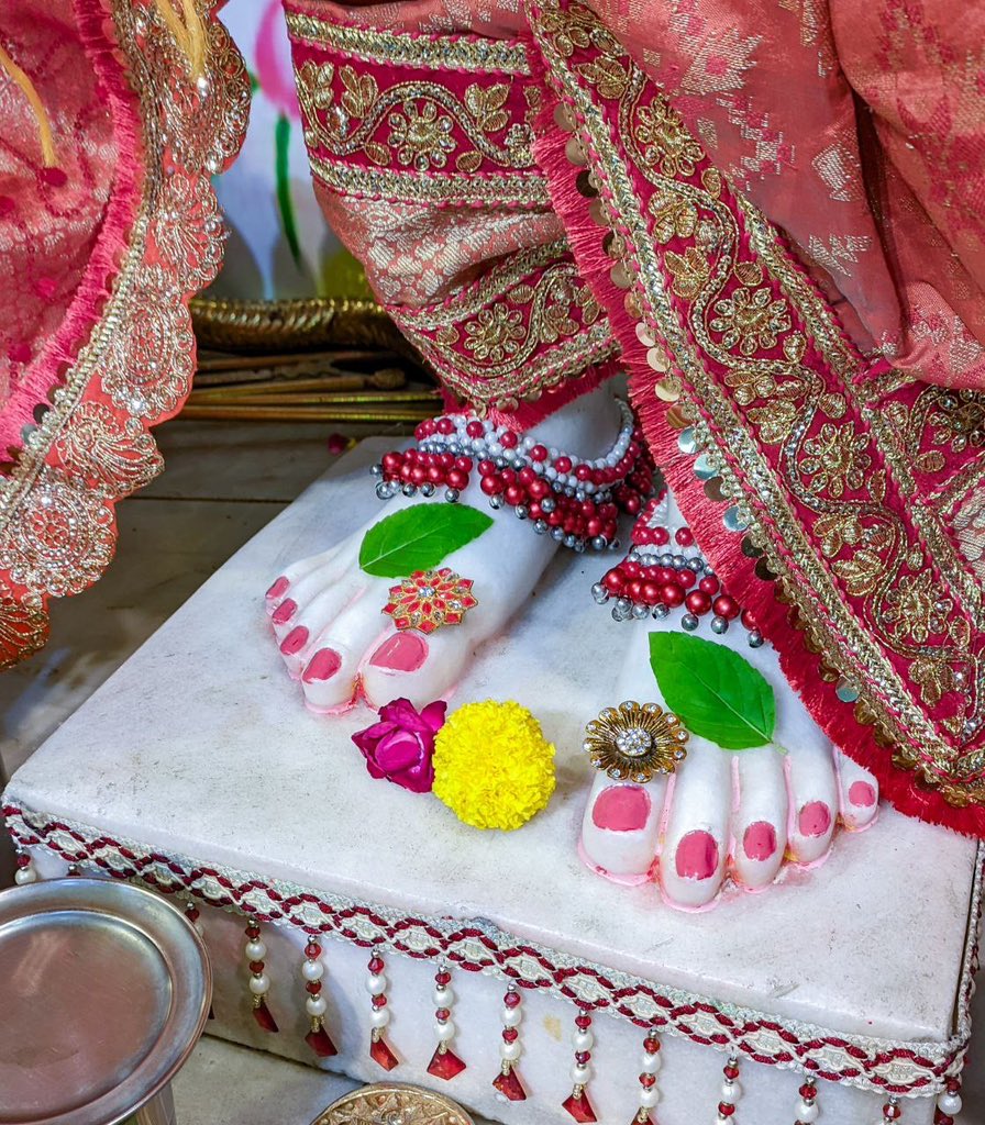 IskconAligarh's tweet photo. #Arjun #Krishna #deities(called as #Arjun #Varshney #Krishna) #Darshan,
#Iskcon #Aligarh #Gita #Gyan #Mandir, #Harduaganj. 19.09.2022
Photography courtesy of Mayapur Chandra (KRD) Prabhuji.
#APNA #SAHAYOGI #PREMI #PARIVAR.
#अपना #सहयोगी #प्रेमी #परिवार | https://t.co/vOQKj54wUO