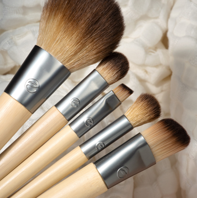 ecotools's tweet image. Pencils✔️ Notebooks✔️ EcoTools Start the Day Beautifully Kit✔️ Don't leave EcoTools off the list when you stock up on your back to schools essentials! This kit is the perfect addition to your busy routine with five, easy-to-use essential brushes💚

Stock up @UltaBeauty #EcoTools