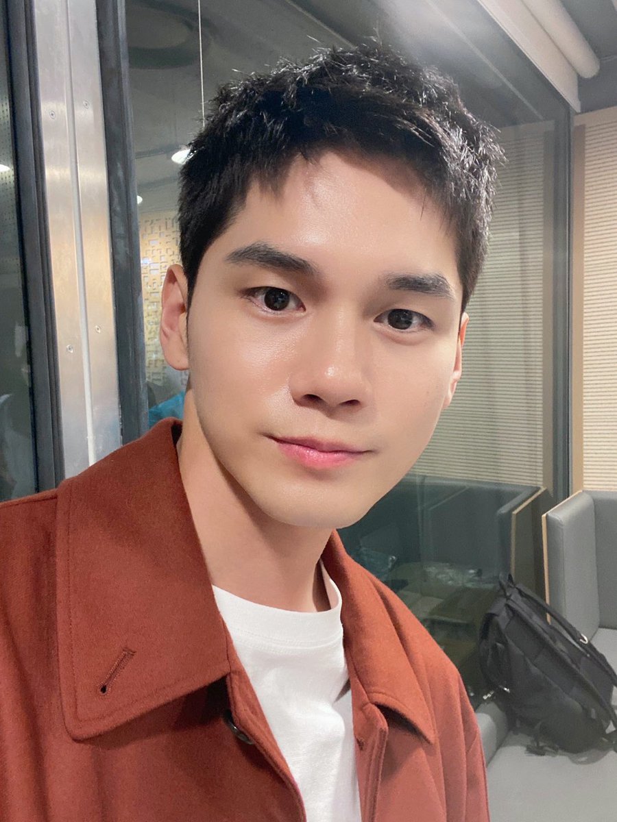 ✨ 220919 웬디의 영스트리트 #옹성우 ✨

방송반 정우 선배의 목소리를
직접 경험할 수 있었던 최고의 순간📻
위로! 첫사랑이 누구냐고 묻는다면
옹성우라고 대답하기 약속~🥰🤙🏻

#ONGSEONGWU