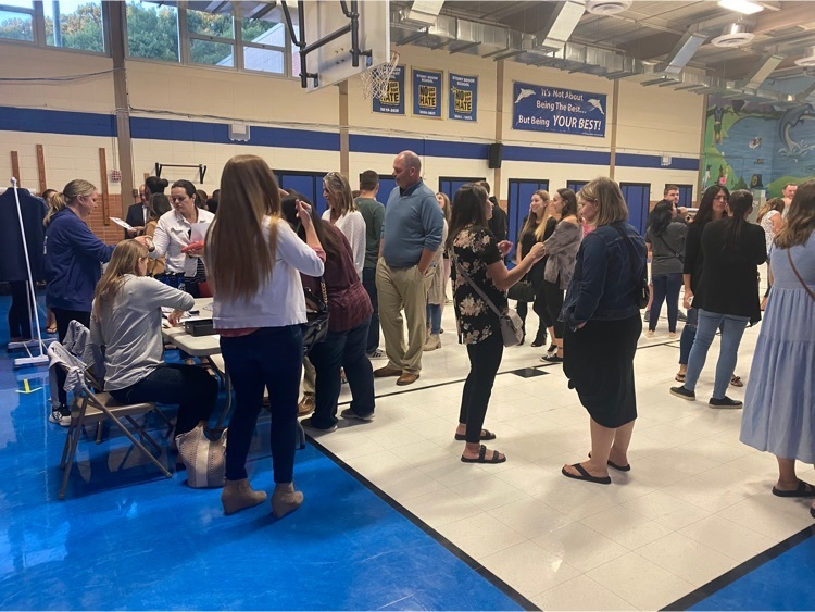 StonyBrookElem's tweet photo. Scenes from Back to School Night. #SBhasHEART https://t.co/3dLAO1jEg2