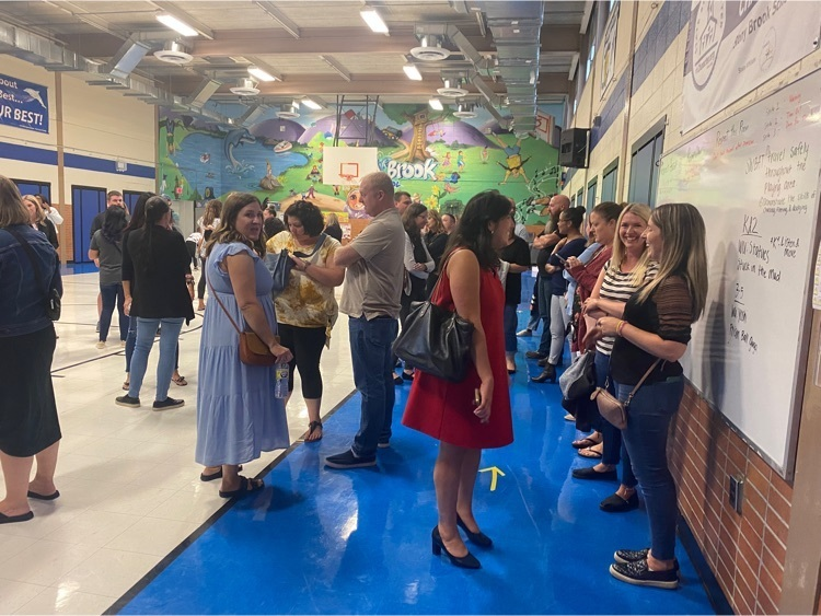 StonyBrookElem's tweet photo. Scenes from Back to School Night. #SBhasHEART https://t.co/3dLAO1jEg2